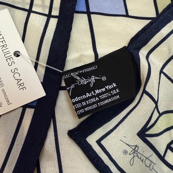 FRANK LLOYD WRIGHT  Waterlillies Scarf - Picture 7 of 12